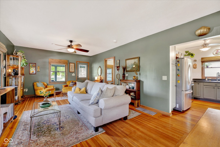 Listing Image 3