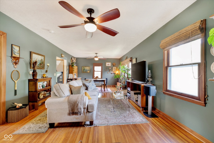 Listing Image 8