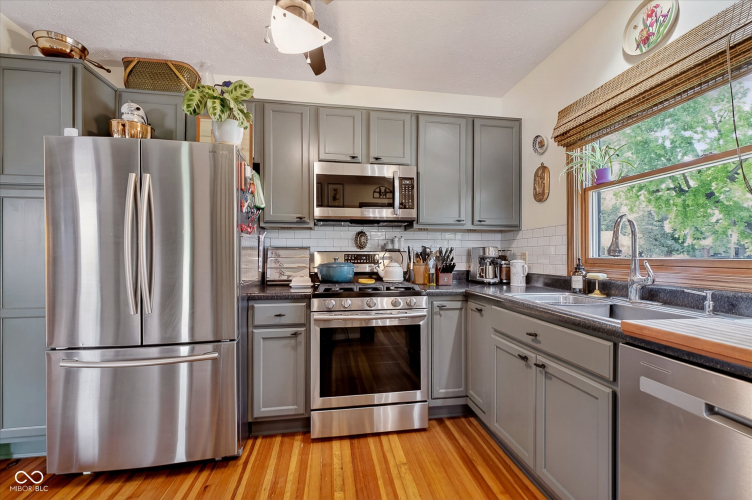 Listing Image 10