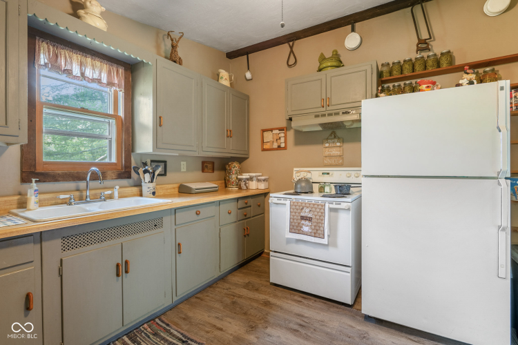 Listing Image 12