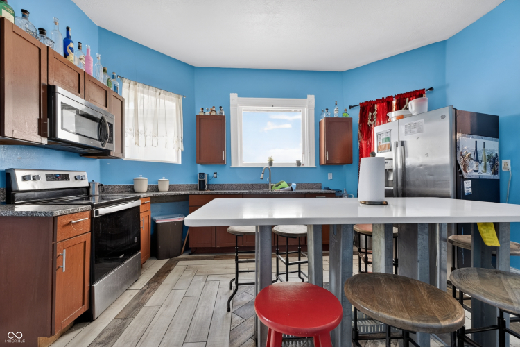 Listing Image 11