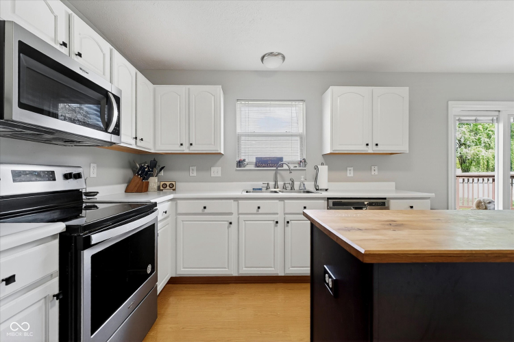 Listing Image 16