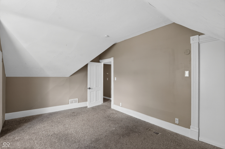 Listing Image 27