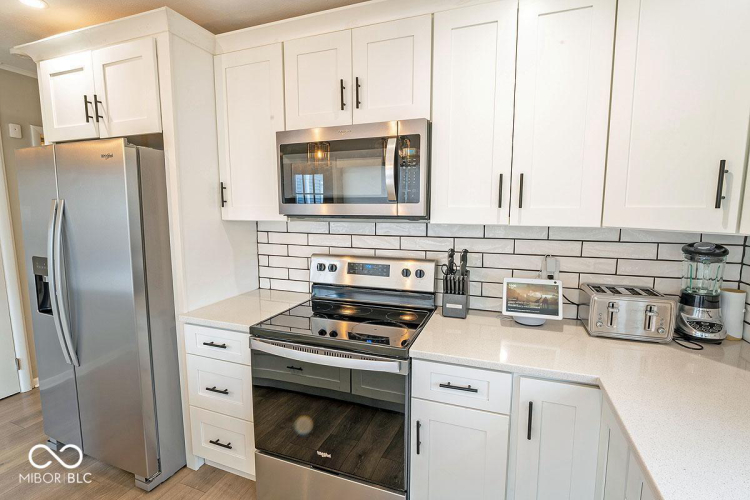 Listing Image 19