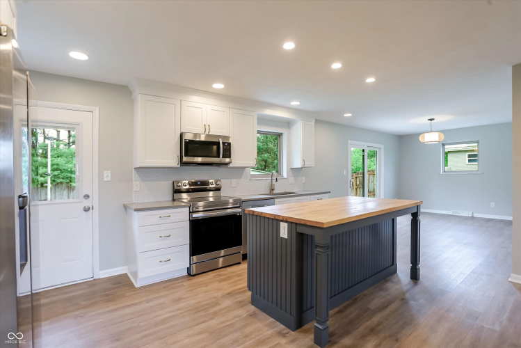 Listing Image 9