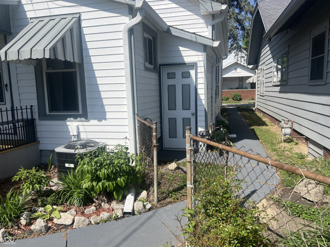 Listing Image 11