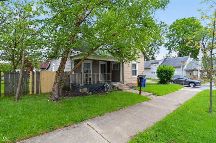Listing Image 3
