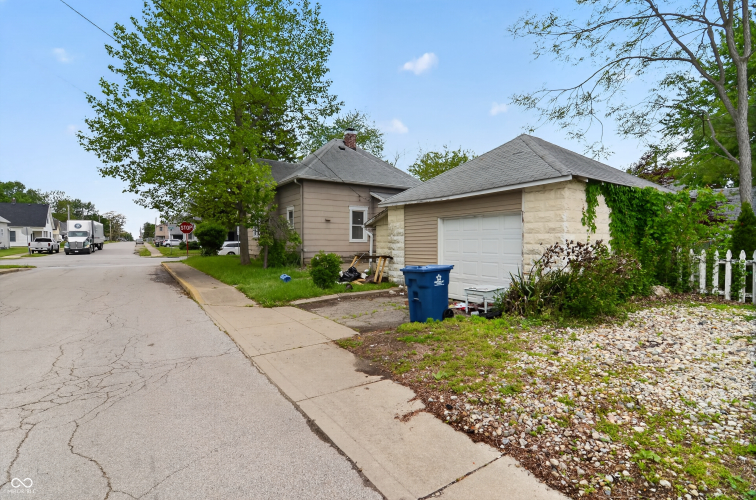 Listing Image 5