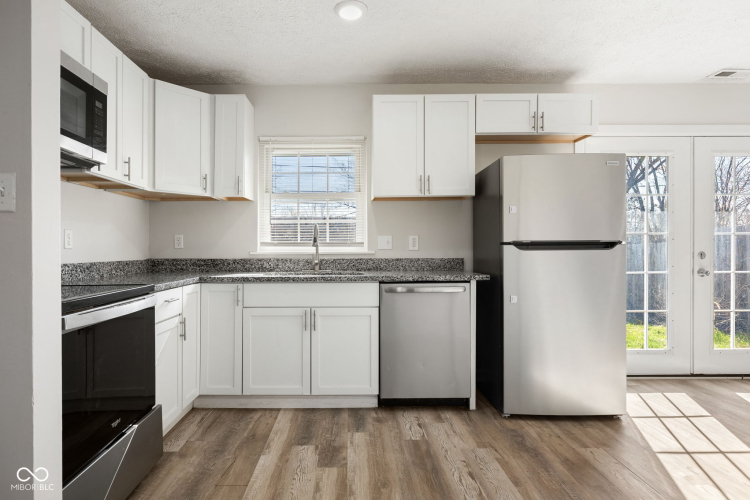 Listing Image 12