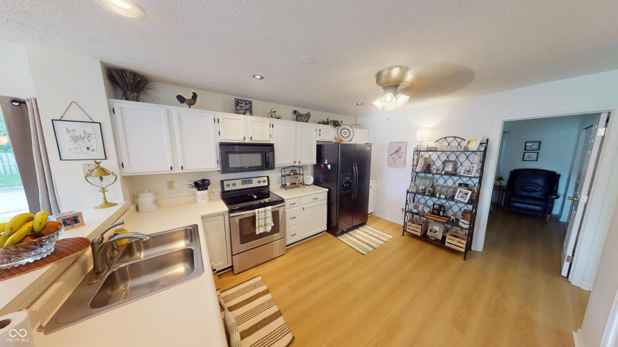 Listing Image 19