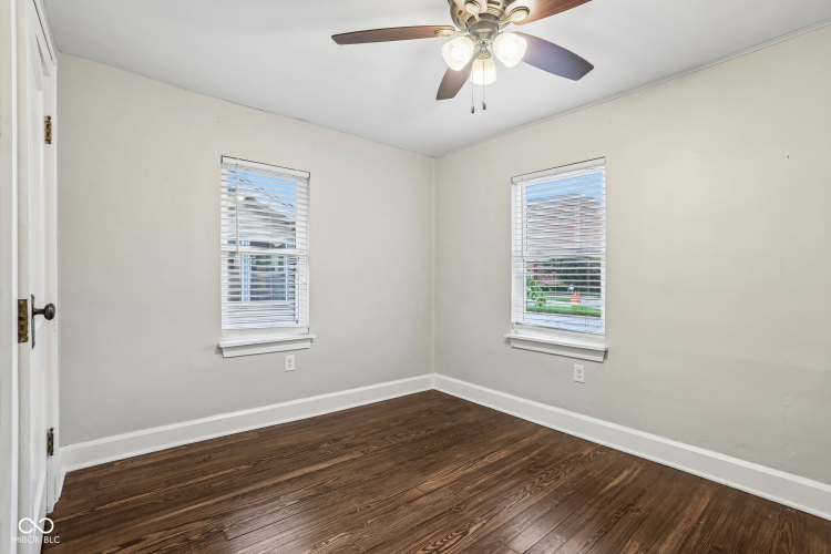 Listing Image 17