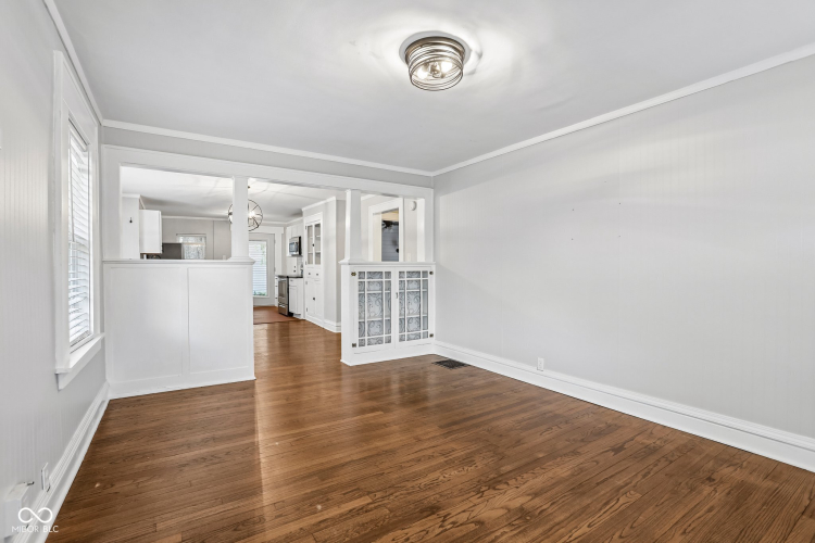 Listing Image 5