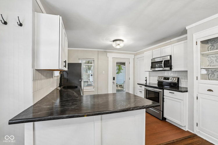 Listing Image 10
