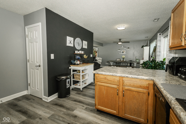 Listing Image 17