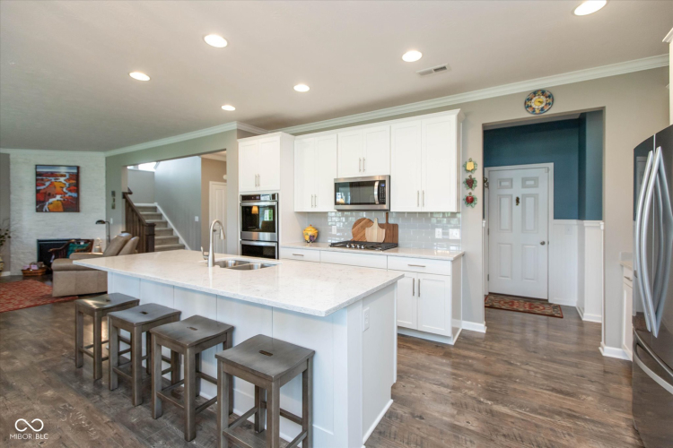 Listing Image 10