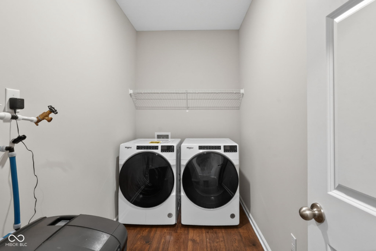 Listing Image 6