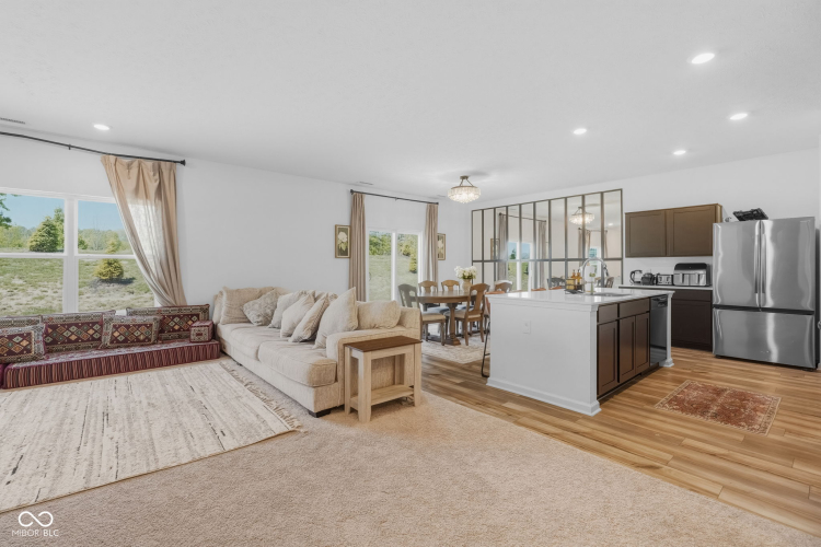 Listing Image 13