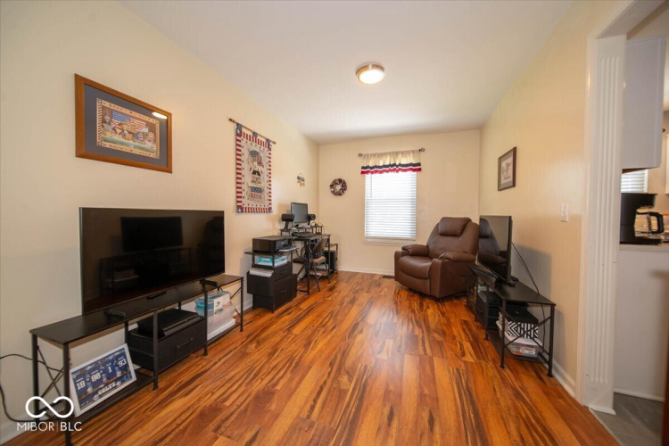 Listing Image 8