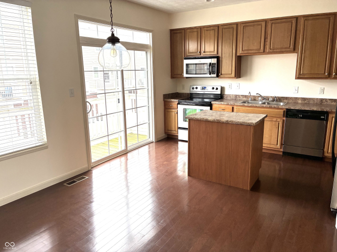Listing Image 17