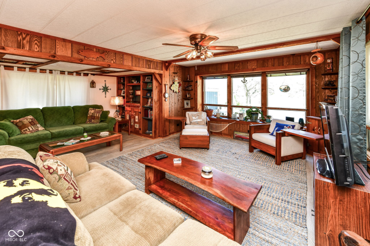 Listing Image 11