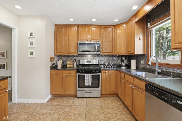 Listing Image 16