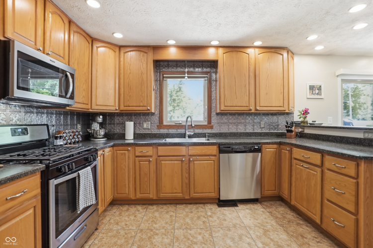 Listing Image 18