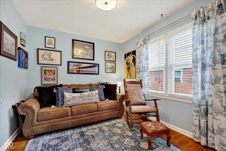 Listing Image 12