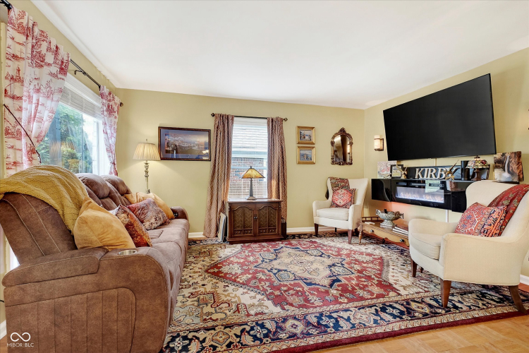 Listing Image 6