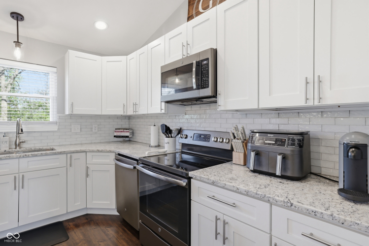 Listing Image 19