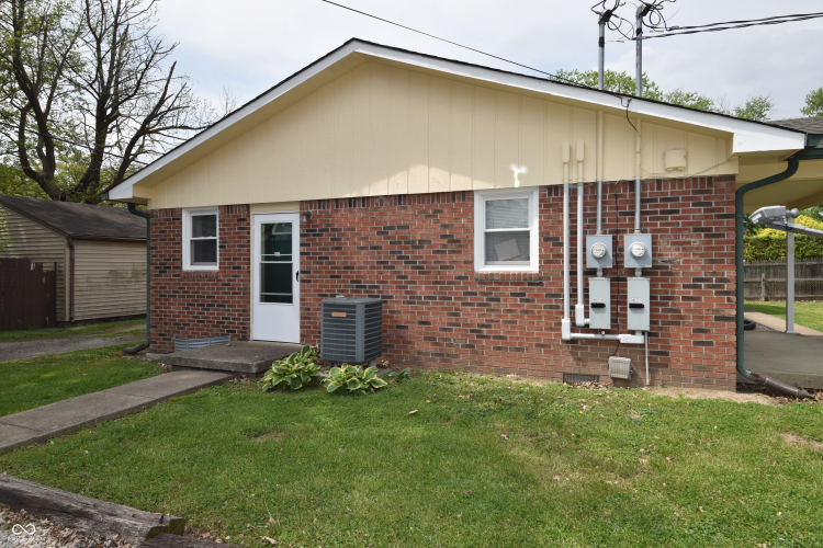 Listing Image 4