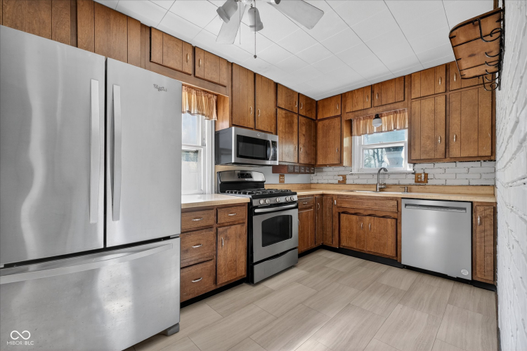 Listing Image 11
