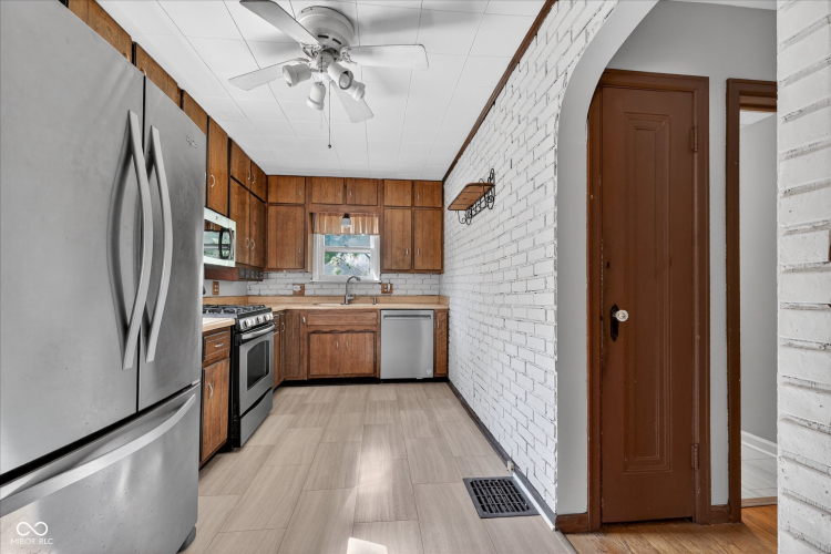 Listing Image 10