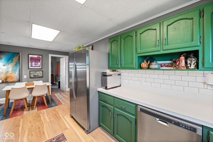Listing Image 15