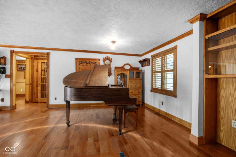 Listing Image 16