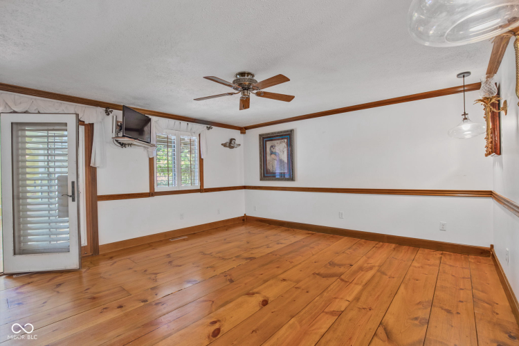 Listing Image 41