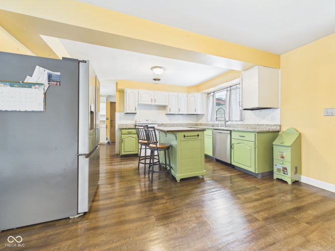 Listing Image 8