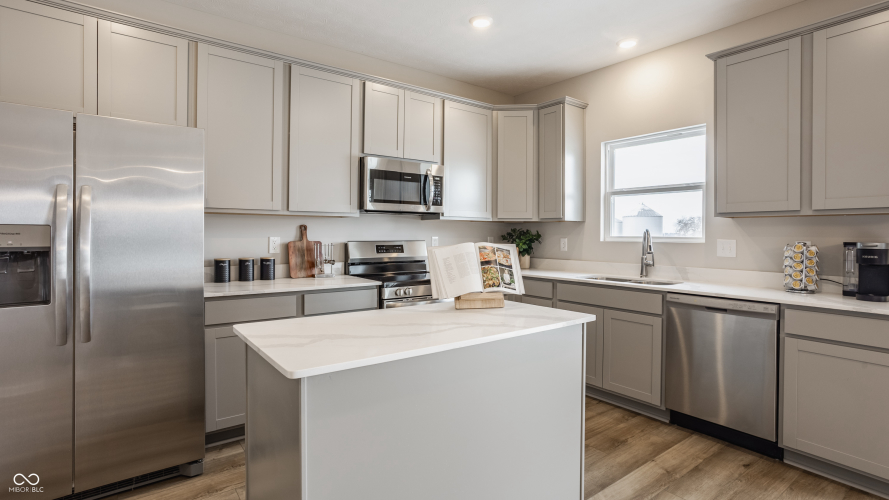 Listing Image 11
