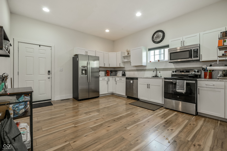Listing Image 11