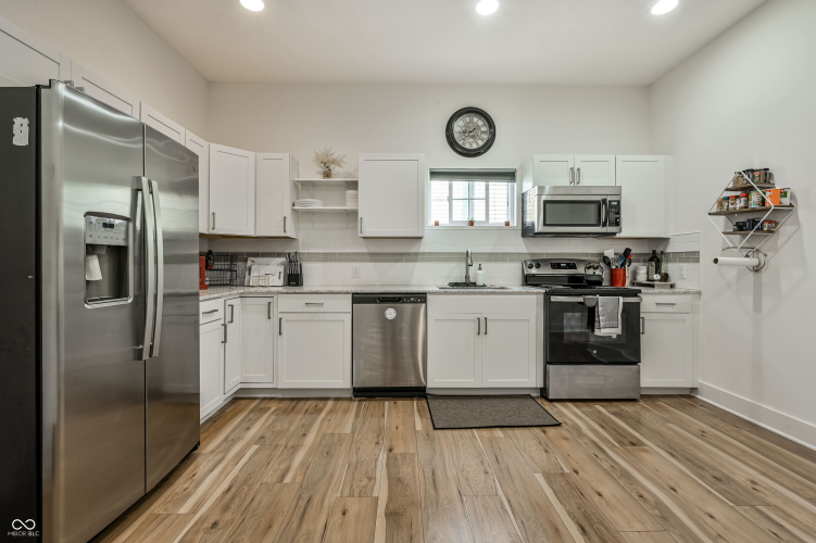 Listing Image 12