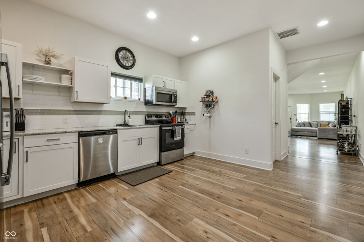 Listing Image 13