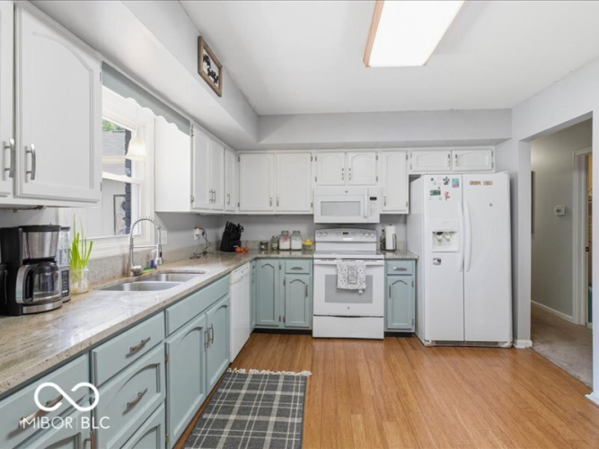 Listing Image 8