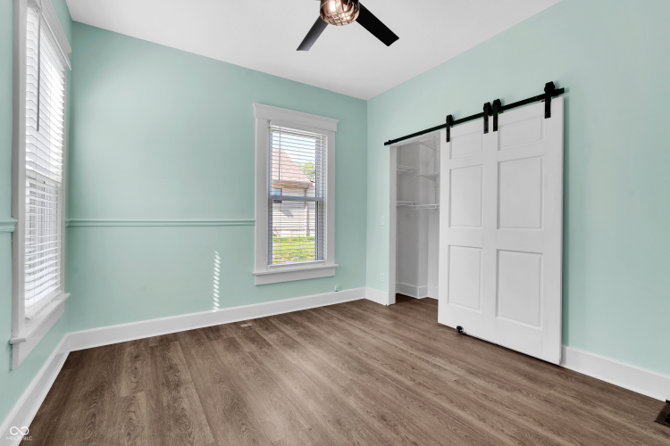 Listing Image 16
