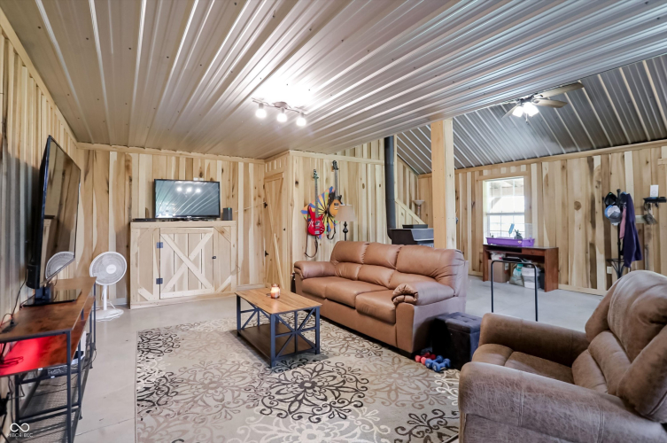 Listing Image 8