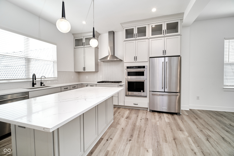 Listing Image 19