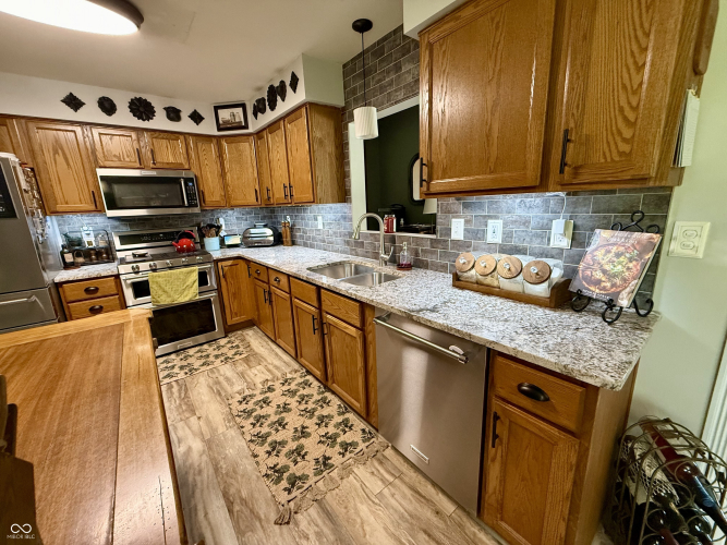 Listing Image 8