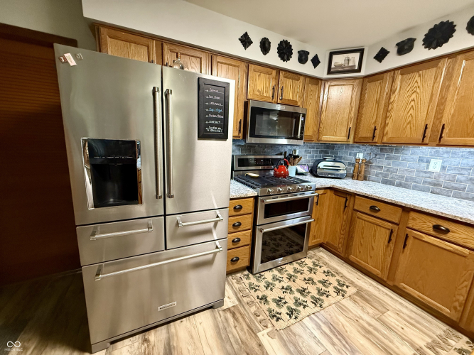 Listing Image 9