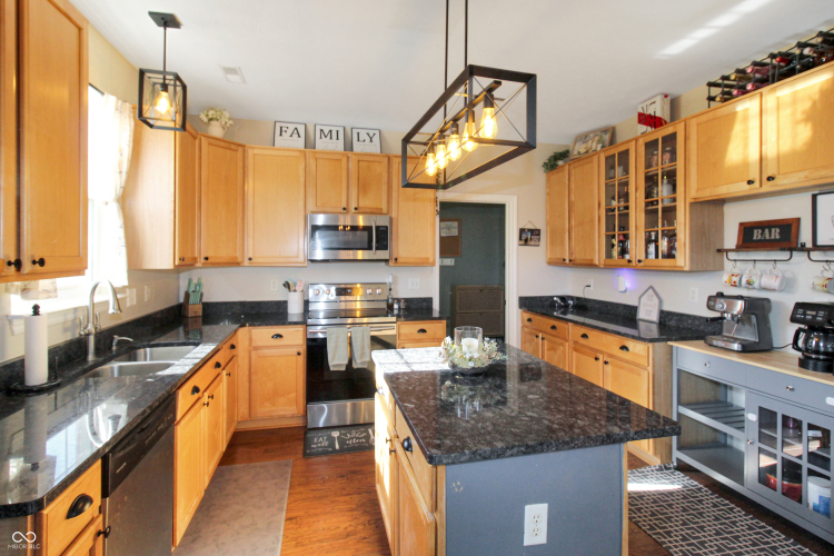Listing Image 11