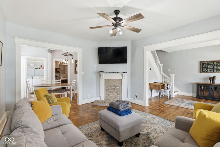 Listing Image 11
