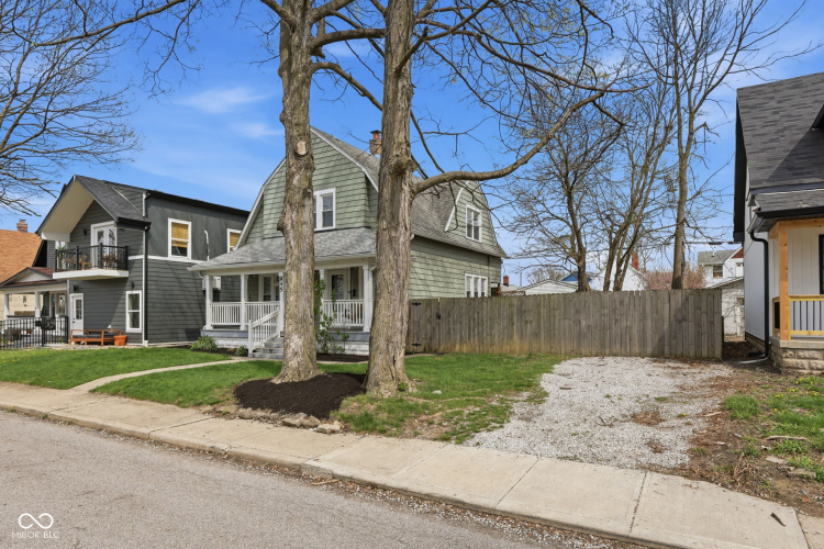 Listing Image 4