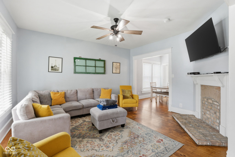 Listing Image 9
